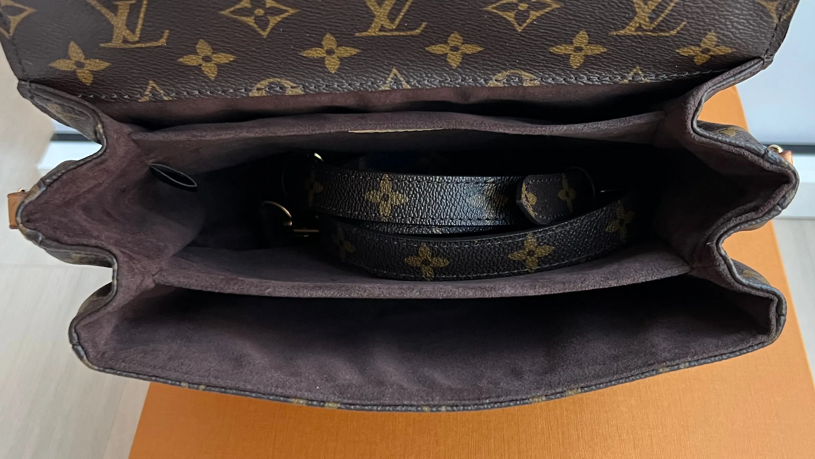 Louis Vuitton Pochette Metis Bag